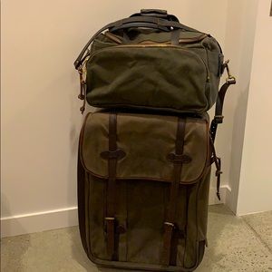Filson Sportsman Bag & Filson Medium rolling bag